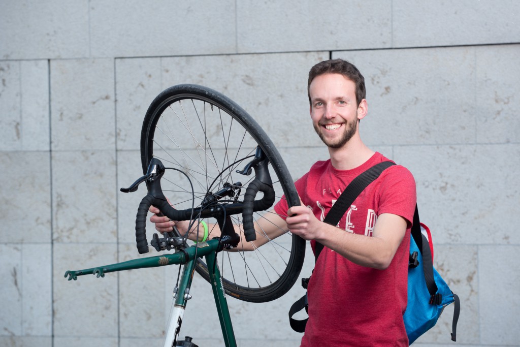 Lausanne, samedi 19 mars 2016. Flon. Moniteurs DEFI Vélo. Sébastien. Copyright © Marius Affolter 2016